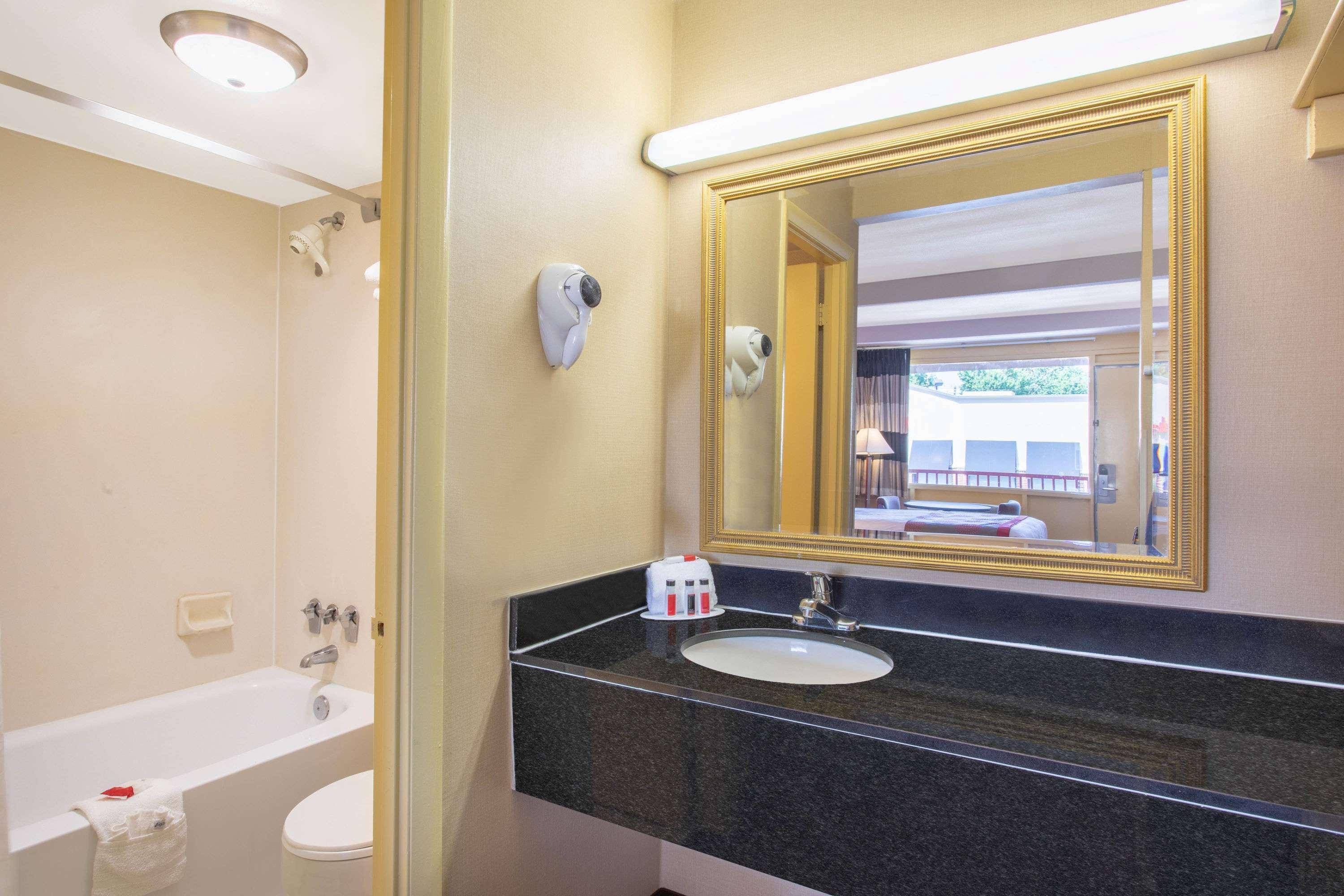 Ramada Limited Cockeysville Exteriör bild